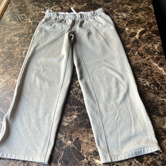 Nike woman’s sweatpants/grey/ size M - Picture 7 of 11